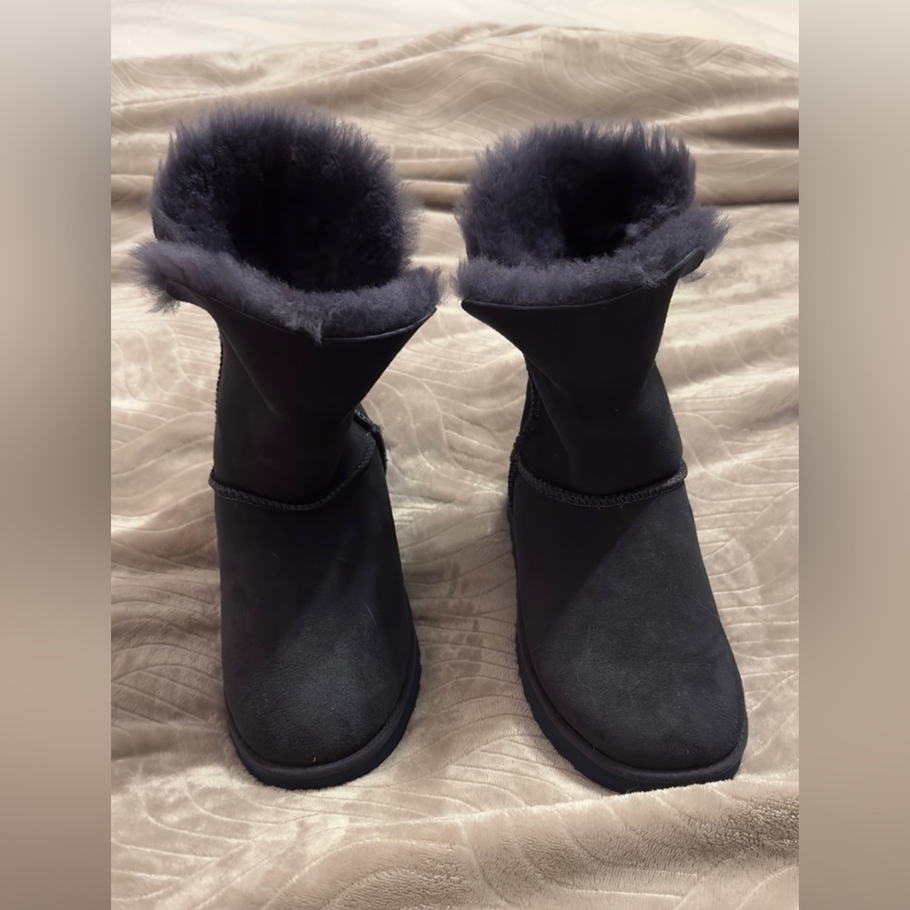 Ugg short boot